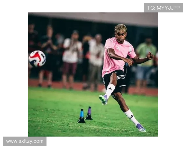 18岁亚马尔再现梅西绝技彩虹球